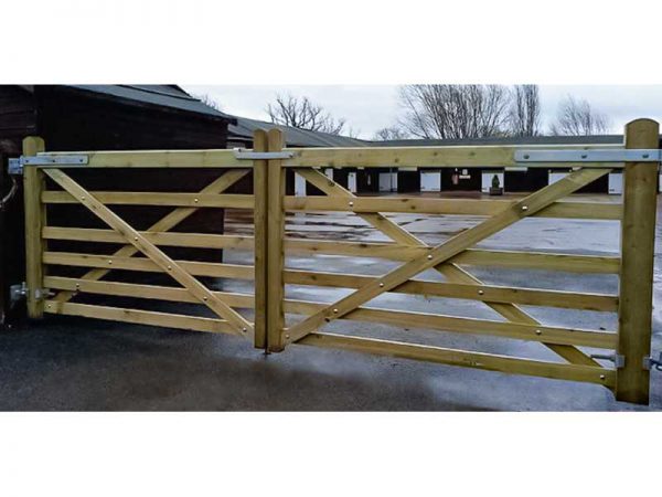 WOODEN FIVE-BAR FARM GATES | COUNTRY GATES AND BARRIERS