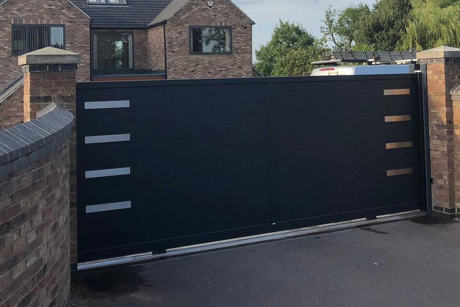 SENSO 3 SLIDING GATE BLACK automated driveway gates