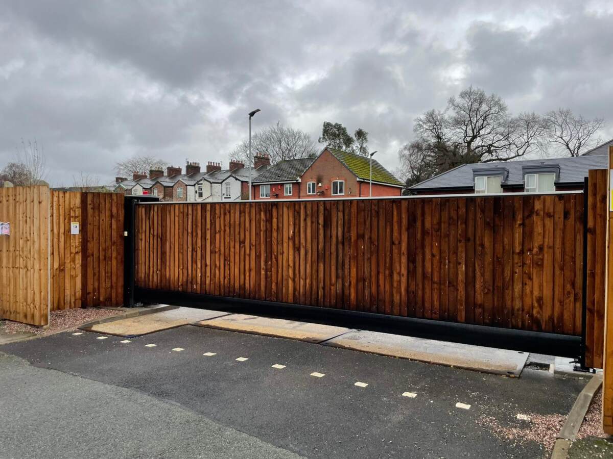 COMMERCIAL SLIDING GATES | COUNTRY GATES AND BARRIERS