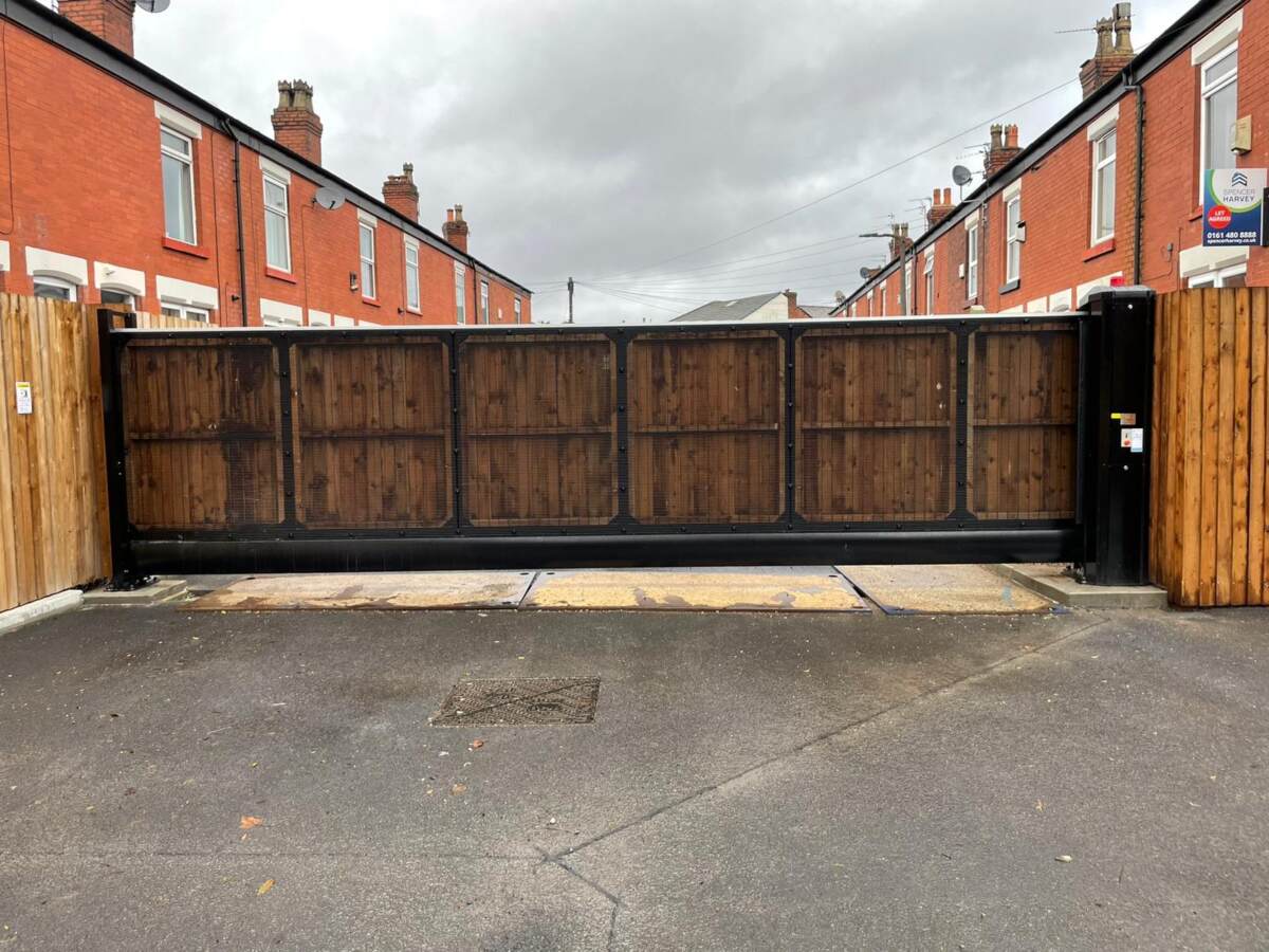 COMMERCIAL SLIDING GATES | COUNTRY GATES AND BARRIERS