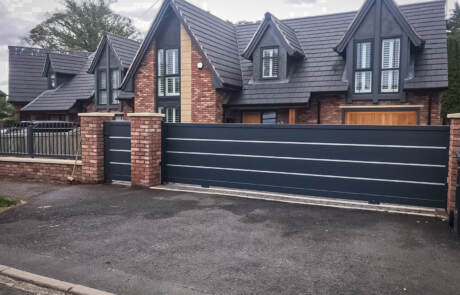 KANTUM SLIDING GATE AND PEDESTRIAN GATE ANTHRACITE GRAY 2