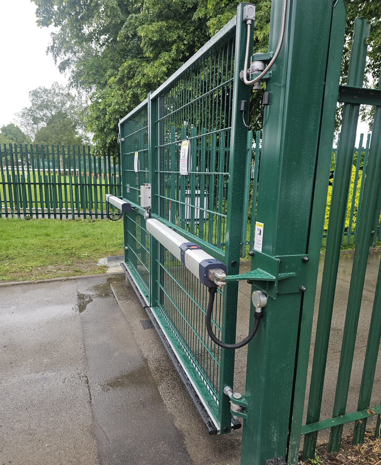 Green Swing Gate with Automation arms